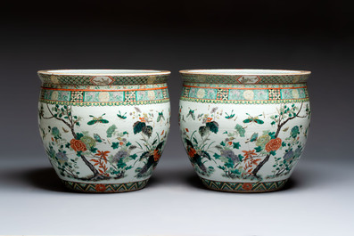 A pair of Chinese famille verte 'Flowers and Butterflies' fishbowls, 19th C.