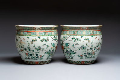 A pair of Chinese famille verte 'Flowers and Butterflies' fishbowls, 19th C.