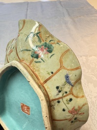 Three Chinese famille rose celadon-ground leaf-form tazzas, Tongzhi and Guangxu marks, 19th C.