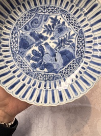Four Chinese 'Kraak' blue and white plates with a bird on a rock, Wanli