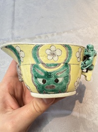 A pair of Chinese verte biscuit libation cups, 19th C.