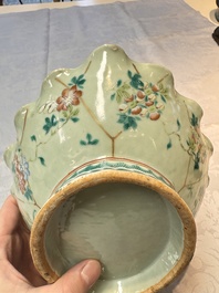 Three Chinese famille rose celadon-ground leaf-form tazzas, Tongzhi and Guangxu marks, 19th C.