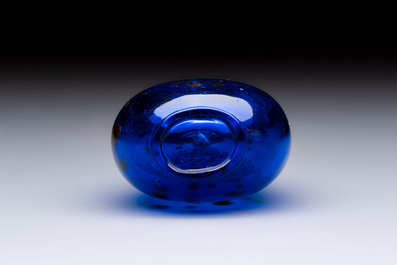 A fine Chinese dark blue and gold aventurine glass snuff bottle, probably from the imperial Beijing glass workshop, 18/19th C.