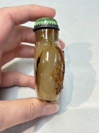 A Chinese agate 'Rooster' snuff bottle, 1780-1850