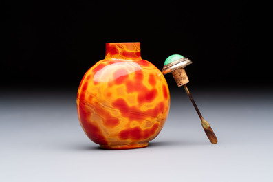 A Chinese 'Fired Up' glass snuff bottle, probably from the imperial Beijing glass workshop, 1720-1840