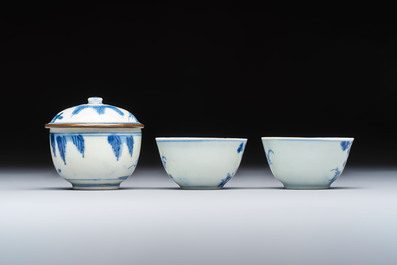 A varied collection of seven Chinese and Japanese blue and white wares, 16/18th C.
