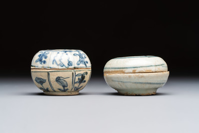 A varied collection of seven Chinese and Japanese blue and white wares, 16/18th C.
