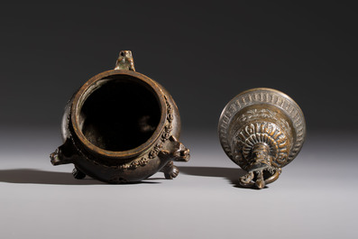 A Chinese gilt-bronze Buddha, a Tibetan dorje bell and four various South Asian bronze wares, 18/19th C.