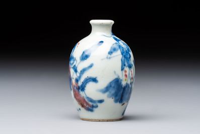 A Chinese blue, white and copper-red 'Romance of the Three Kingdoms' snuff bottle, Yongzheng mark, 19th C.