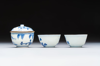 A varied collection of seven Chinese and Japanese blue and white wares, 16/18th C.