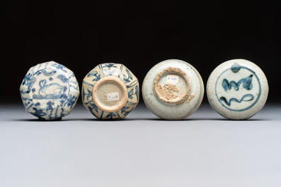 A varied collection of seven Chinese and Japanese blue and white wares, 16/18th C.