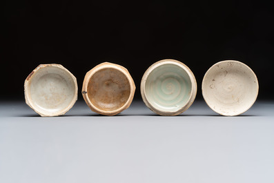 A varied collection of seven Chinese and Japanese blue and white wares, 16/18th C.