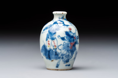 A Chinese blue, white and copper-red 'Romance of the Three Kingdoms' snuff bottle, Yongzheng mark, 19th C.