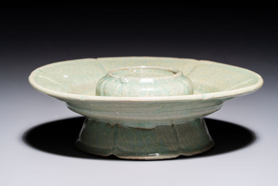 A fine Korean celadon tea bowl with its original stand, Goryeo, 12th C.