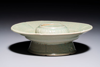A fine Korean celadon tea bowl with its original stand, Goryeo, 12th C.