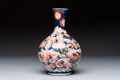 A Japanese Imari bowl, a bottle vase and a brush washer, Meiji, 19/20th C.