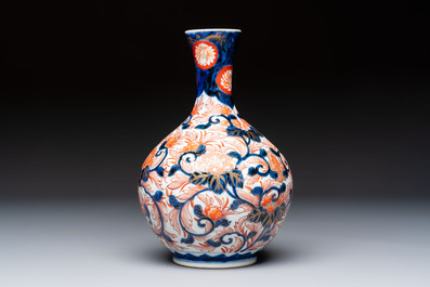 A Japanese Imari bowl, a bottle vase and a brush washer, Meiji, 19/20th C.
