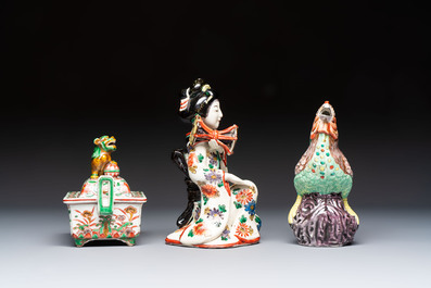 Four Japanese sculptures, a rooster-form ewer and a covered censer, Wanli mark, 19/20th C.