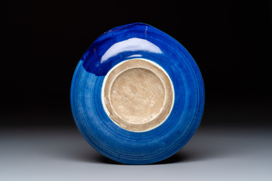 A Japanese blue and white plate, eight cups, and two gilt-lacquered porcelain cups, 19/20th C.