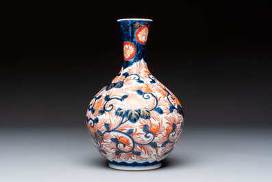A Japanese Imari bowl, a bottle vase and a brush washer, Meiji, 19/20th C.