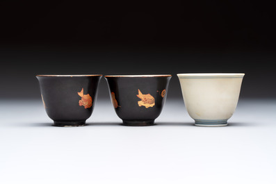 A Japanese blue and white plate, eight cups, and two gilt-lacquered porcelain cups, 19/20th C.
