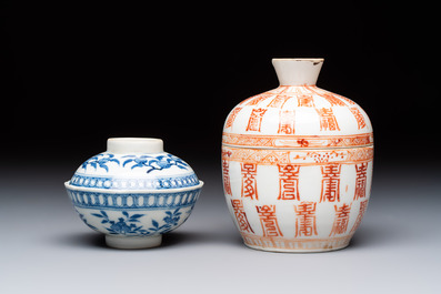 Four Chinese blue and white wares, and two iron-red-decorated wares, 19/20th C.