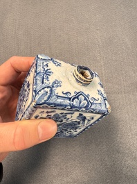 A pair of blue and white Dutch Delft square tea caddies and covers, 18th C.