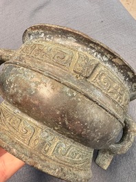 An inscribed Chinese archaic bronze food vessel, Gui 簋, Western Zhou