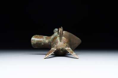 A Chinese archaistic bronze ritual wine vessel, 'jue 爵', Song
