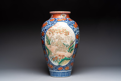 A large Japanese Imari 'Shishi Lions' vase, Kutani Taniguchi 九谷 谷口 mark, Meiji, 19th C.