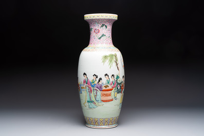 A Chinese famille rose 'Eight Immortals' dish and an 'Elegant Beauties' vase, Qianlong and Jingdezhen 景德鎮 mark, 20th C.
