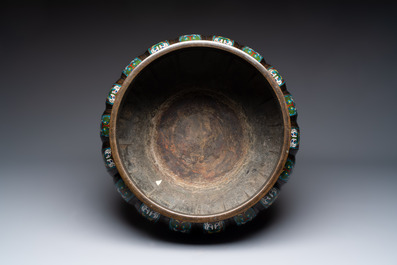 A large Japanese champlev&eacute; enamel bronze jardini&egrave;re, Meiji, 19th C.