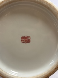 A fine Chinese famille rose 'An Ju Le Ye 安居樂業' vase, Gong Yi 工藝 seal and Jingdezhen 景德鎮 mark, 20th C.