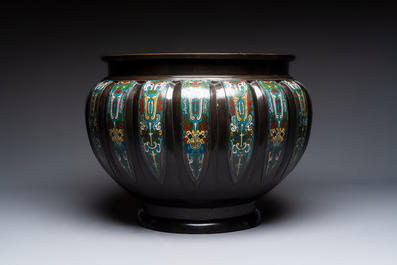 A large Japanese champlev&eacute; enamel bronze jardini&egrave;re, Meiji, 19th C.