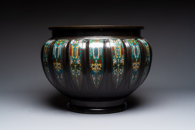 A large Japanese champlev&eacute; enamel bronze jardini&egrave;re, Meiji, 19th C.