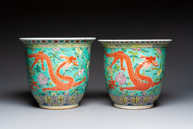 A pair of Chinese famille rose Dayazhai-style 'Dragon' jardini&egrave;res, 20th C.