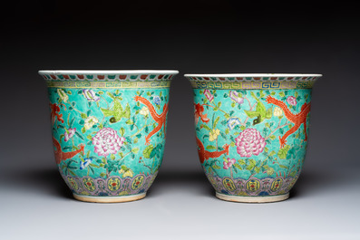 A pair of Chinese famille rose Dayazhai-style 'Dragon' jardini&egrave;res, 20th C.