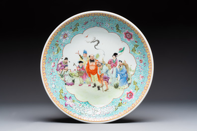 A Chinese famille rose 'Eight Immortals' dish and an 'Elegant Beauties' vase, Qianlong and Jingdezhen 景德鎮 mark, 20th C.
