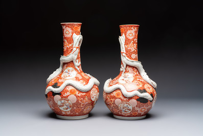 A pair of Japanese Imari 'Dragon' vases, Hichōzan Shinpo 肥碟山信甫 mark, Meiji, 19th C.