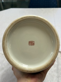 A fine Chinese famille rose 'An Ju Le Ye 安居樂業' vase, Gong Yi 工藝 seal and Jingdezhen 景德鎮 mark, 20th C.