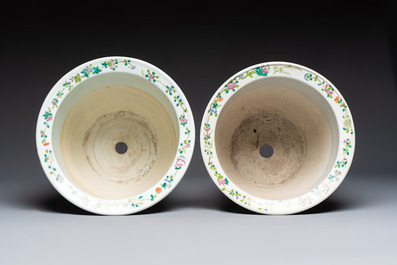 A pair of Chinese famille rose Dayazhai-style 'Dragon' jardini&egrave;res, 20th C.