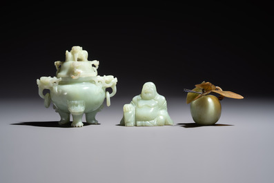 Six Chinese stone carvings and two jade bangles, 19/20th C.