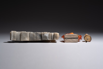 Six Chinese stone carvings and two jade bangles, 19/20th C.