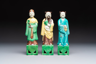 A pair of Chinese famille rose elephants carrying a 'Gu' vase and three sancai-glazed immortals, 20th C.