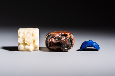 Nine Chinese hardstone carvings and bowls, including jade, 19/20th C.