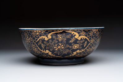 A gilt-decorated powder-blue-ground punch bowl and a pair of Imari-style jars, Samson, Paris, 19th C.