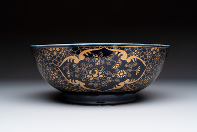 A gilt-decorated powder-blue-ground punch bowl and a pair of Imari-style jars, Samson, Paris, 19th C.