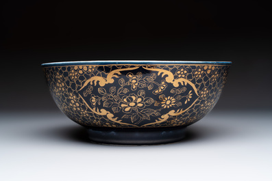 A gilt-decorated powder-blue-ground punch bowl and a pair of Imari-style jars, Samson, Paris, 19th C.