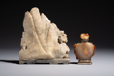 Six Chinese stone carvings and two jade bangles, 19/20th C.