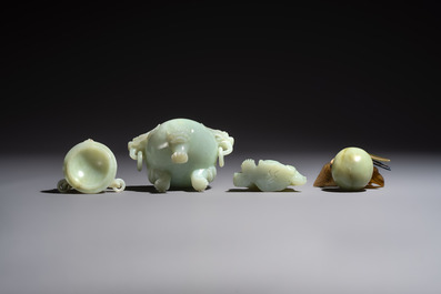 Six Chinese stone carvings and two jade bangles, 19/20th C.